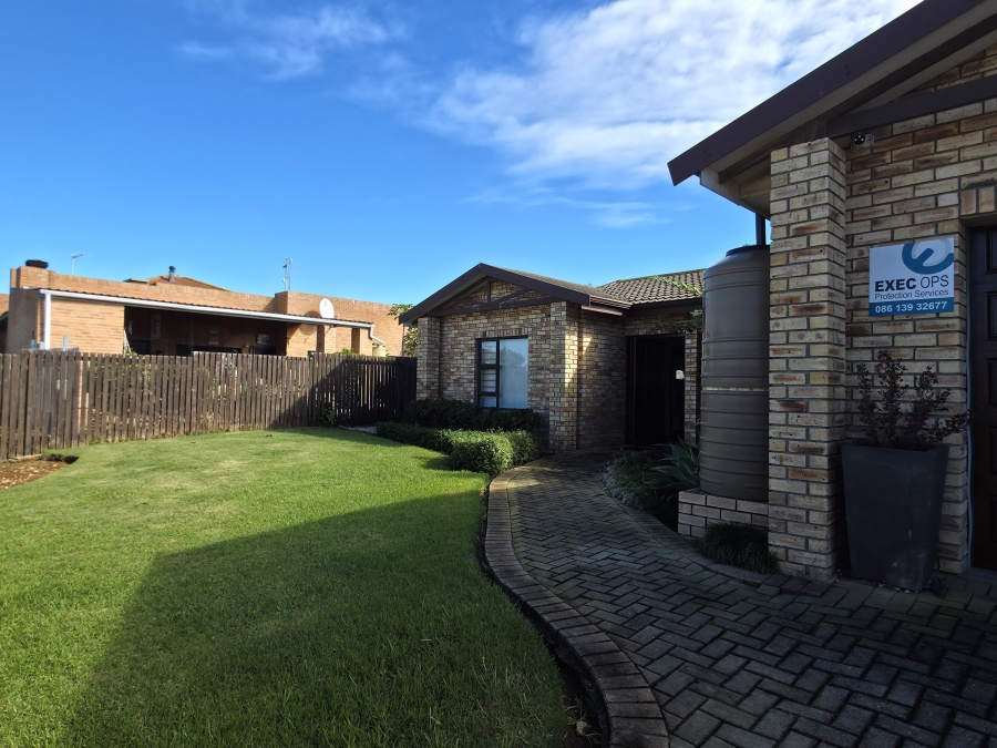 3 Bedroom Property for Sale in Wavecrest Eastern Cape
